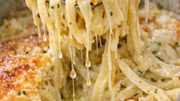 Garlic Parmesan Baked Noodles