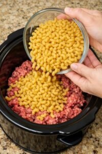 Slow Cooker Beef Macaroni 6-Ingredient 