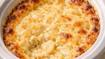 Slow Cooker Creamy Potato Bake 4-Ingredient