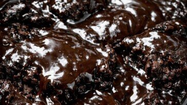 Molten Dark Cocoa Pudding Cake Slow Cooker 4-Ingredient