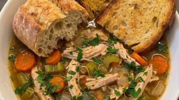 Easy Slow Cooker Chicken Soup – Warm and Cozy Homemade Soup