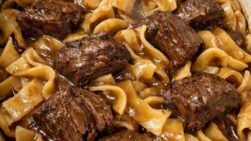 Slow Cooker Beef and Noodles