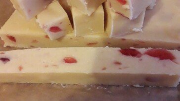 Slow Cooker Bakewell Fudge Recipe